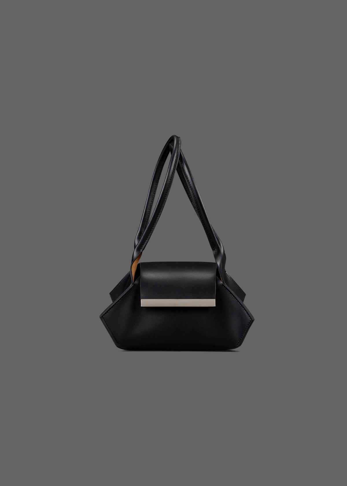 Swing leather bag in Color Black with Silver Hardware