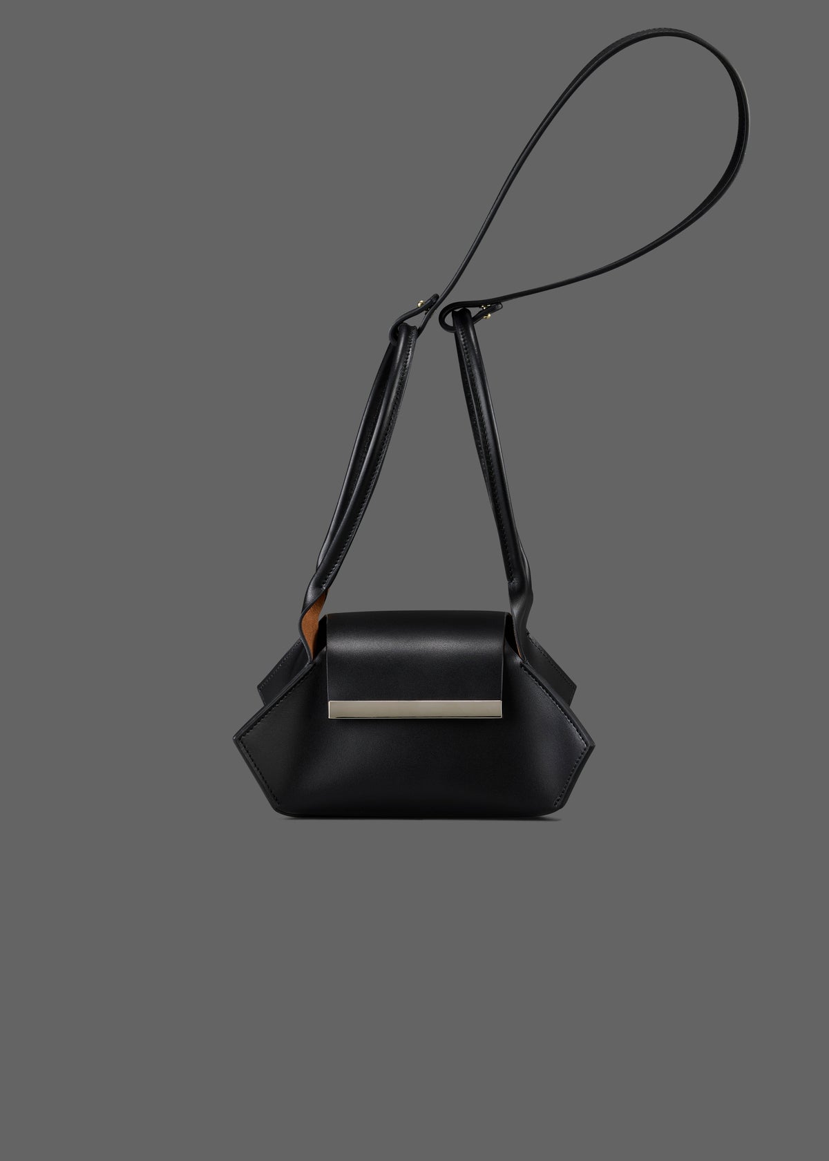Swing leather bag in Color Black with Silver Hardware